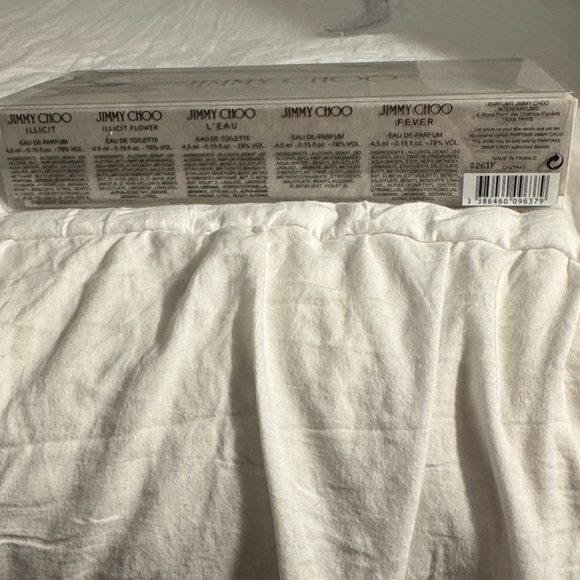 Jimmy Choo Fragrances Packaging in Gold and Cream - Picture 5 of 6